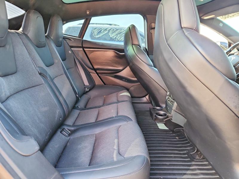 65442966 :رقم المزاد ، 5YJSA1E23JF281638 vin ، 2018 Tesla Model S مزاد بيع