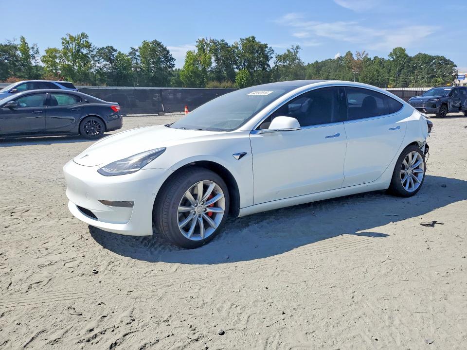 64993916 :رقم المزاد ، 5YJ3E1EB5JF106591 vin ، 2018 Tesla Model 3 مزاد بيع
