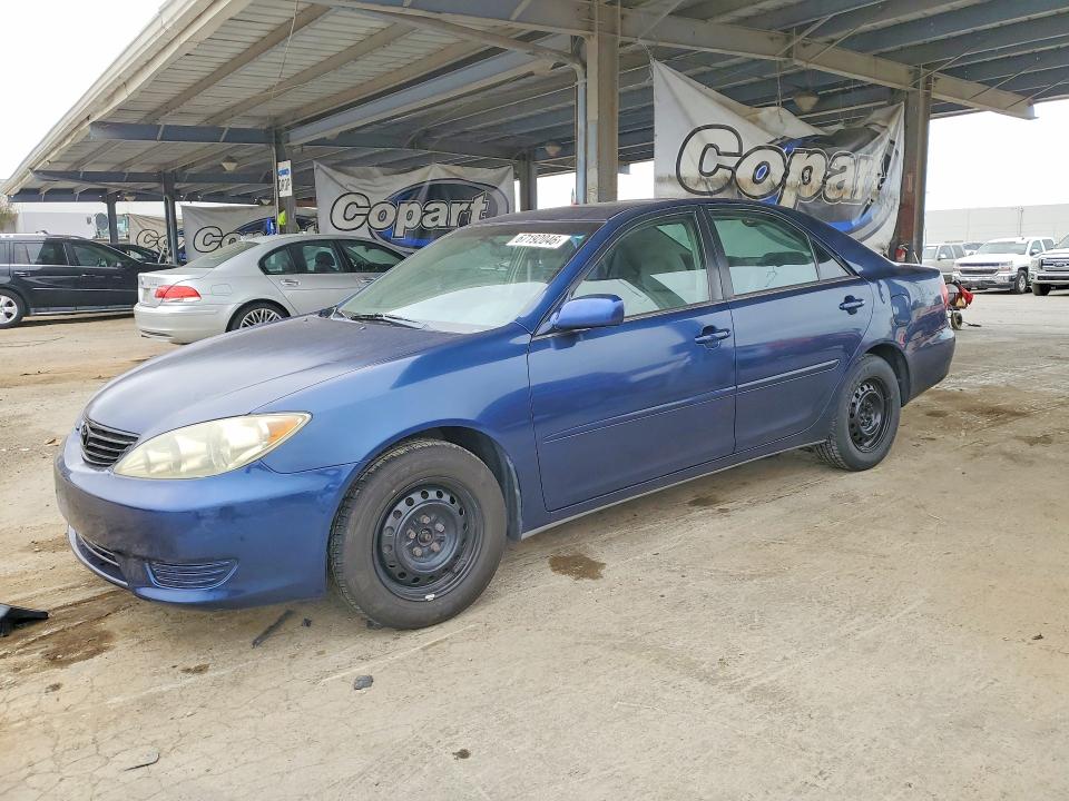 2005 Toyota Camry მანქანა იყიდება აუქციონზე, vin: 4T1BE30K65U013571, აუქციონის ნომერი: 67192046