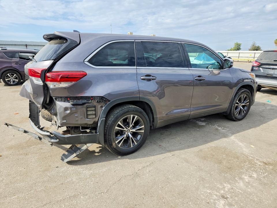 67106036 :رقم المزاد ، 5TDBZRFH0JS826815 vin ، 2018 Toyota Highlander مزاد بيع