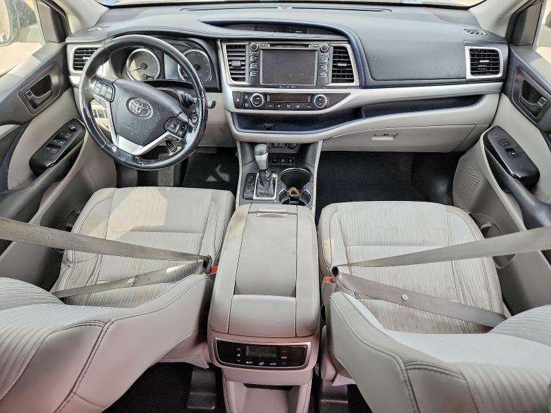 67106036 :رقم المزاد ، 5TDBZRFH0JS826815 vin ، 2018 Toyota Highlander مزاد بيع