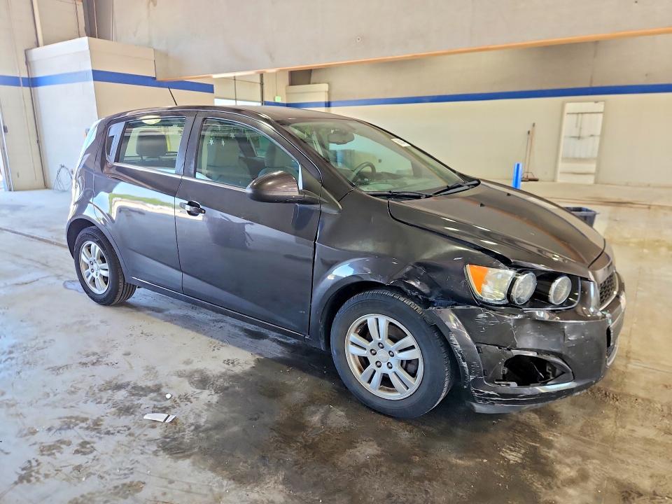 66084276 :رقم المزاد ، 1G1JC6SH5F4124440 vin ، 2015 Chevrolet Sonic مزاد بيع