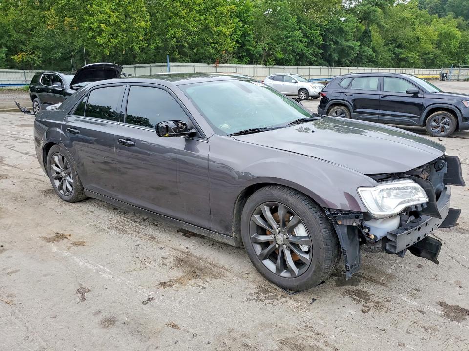 Aukcja sprzedaży 2015 Chrysler 300c, vin: 2C3CCAKG2FH781990, numer aukcji: 64277576