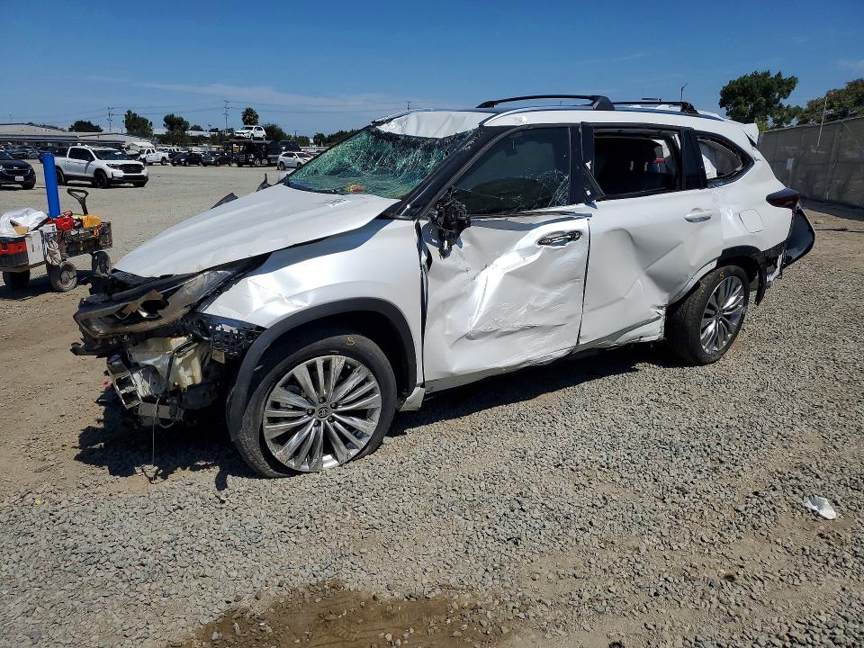 Auction sale of the 2024 Toyota Highlander, vin: 5TDKDRAH7RS052712, lot number: 66823586