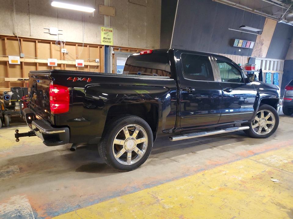 Продаж на аукціоні авто 2018 Chevrolet Silverado, vin: 3GCUKREC5JG373213, номер лоту: 64236636