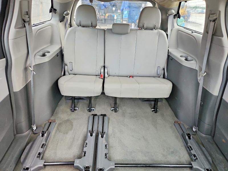 63673856 :رقم المزاد ، 5TDYK3DC0FS550906 vin ، 2015 Toyota Sienna مزاد بيع