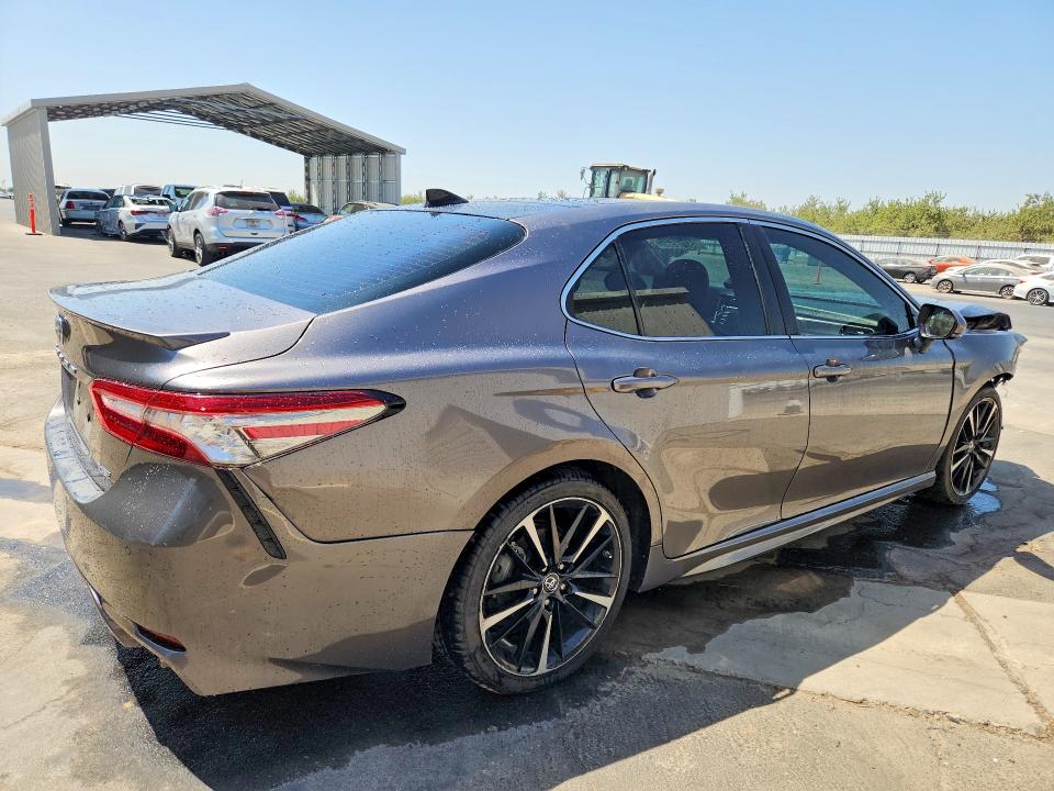 Продаж на аукціоні авто 2018 Toyota Camry, vin: 4T1B61HKXJU562738, номер лоту: 65718566