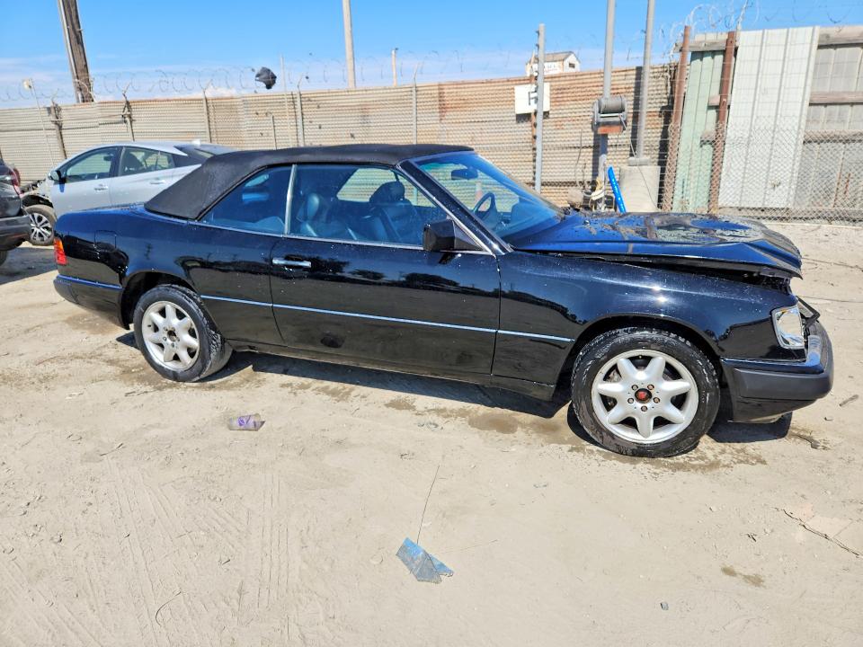 66051716 :رقم المزاد ، WDBEA66E9PB872165 vin ، 1993 Mercedes-benz 300 مزاد بيع