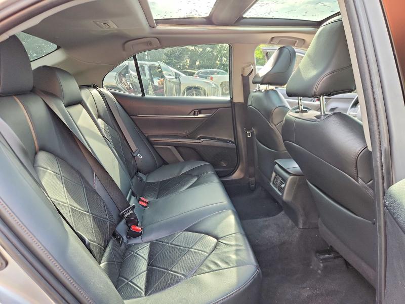 65910136 :رقم المزاد ، 4T1BZ1HKXJU020949 vin ، 2018 Toyota Camry مزاد بيع