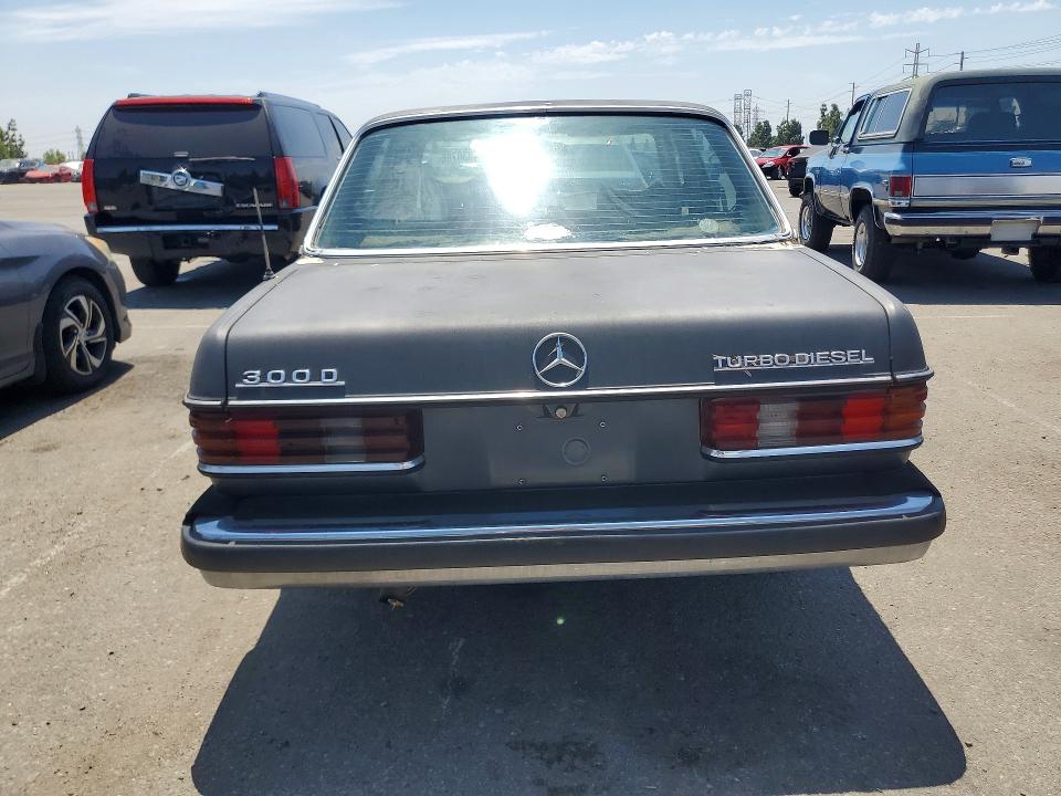64330766 :رقم المزاد ، WDBAB33A2DB031019 vin ، 1983 Mercedes-benz 300 مزاد بيع