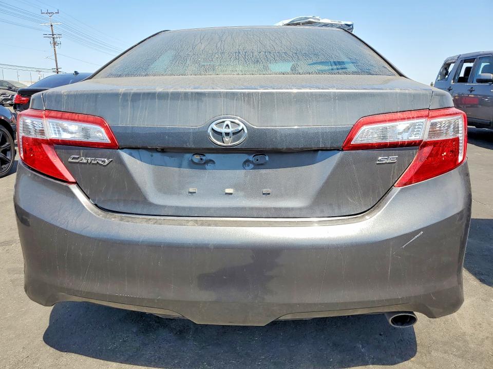 64539186 :رقم المزاد ، 4T1BF1FK8EU777141 vin ، 2014 Toyota Camry مزاد بيع