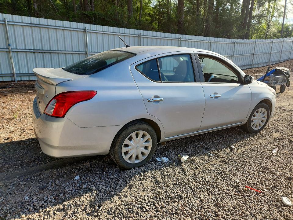 62717216 :رقم المزاد ، 3N1CN7AP2JL843255 vin ، 2018 Nissan Versa مزاد بيع