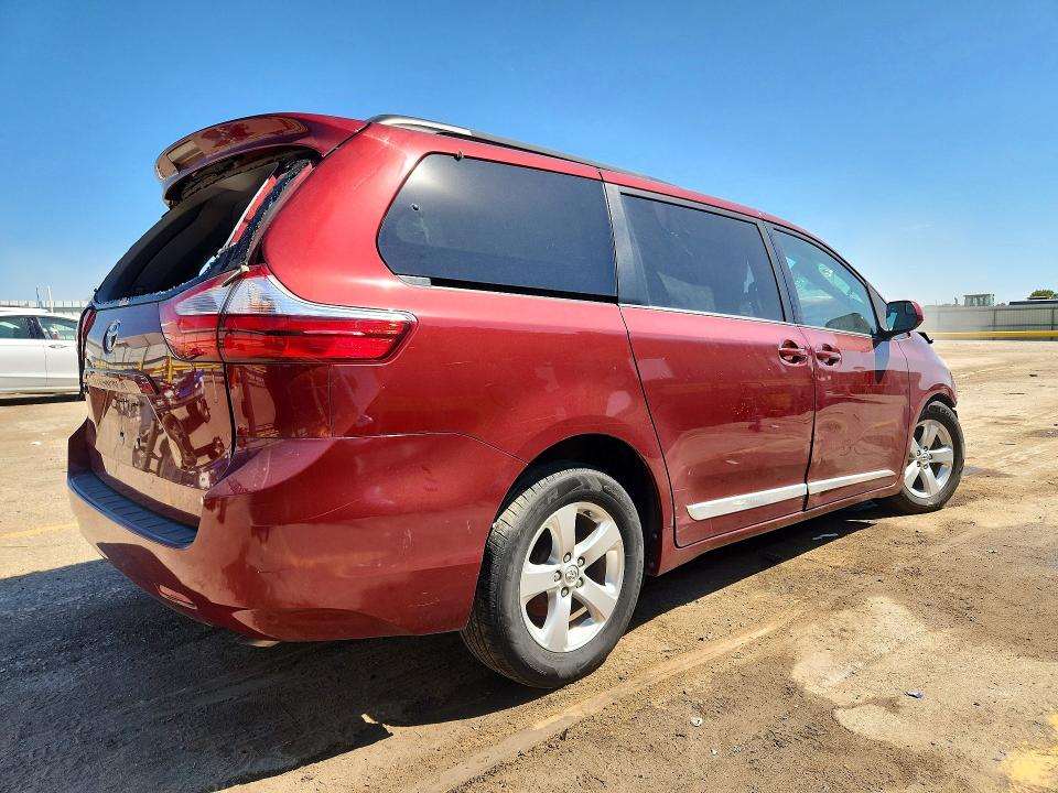 65588426 :رقم المزاد ، 5TDKZ3DC4HS896557 vin ، 2017 Toyota Sienna مزاد بيع