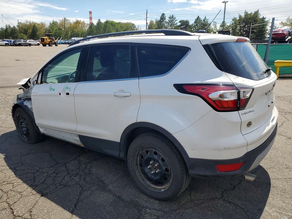 2017 Ford Escape მანქანა იყიდება აუქციონზე, vin: 1FMCU9G90HUA00400, აუქციონის ნომერი: 65900986