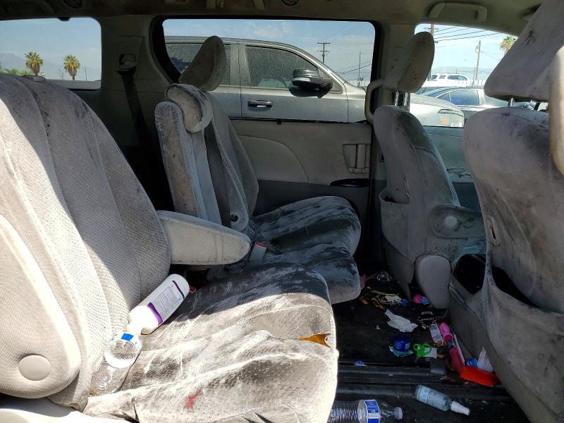 63686756 :رقم المزاد ، 5TDKK3DC4BS020387 vin ، 2011 Toyota Sienna مزاد بيع