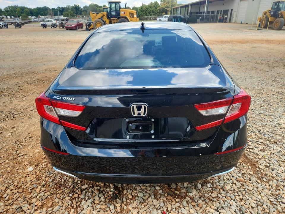 Продажа на аукционе авто 2018 Honda Accord, vin: 1HGCV1F45JA011443, номер лота: 64667356