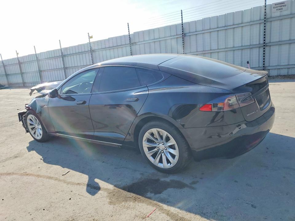 67288736 :رقم المزاد ، 5YJSA1E14GF174940 vin ، 2016 Tesla Model S مزاد بيع