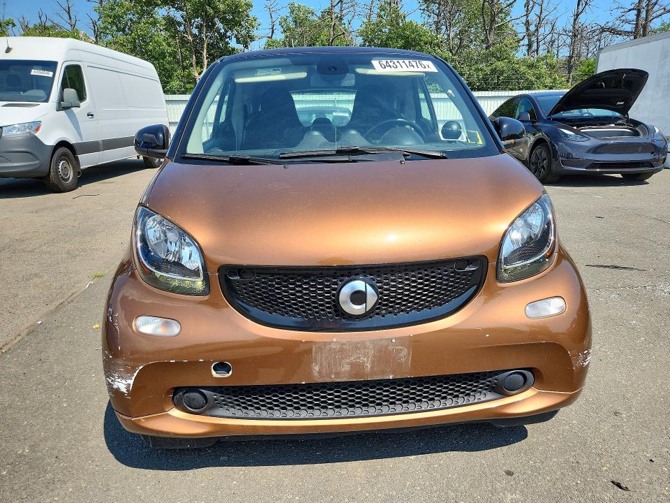 64311476 :رقم المزاد ، WMEFJ5DA5GK069399 vin ، 2016 Smart Fortwo مزاد بيع