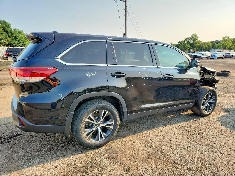 Продажа на аукционе авто 2019 Toyota Highlander, vin: 5TDBZRFH4KS993275, номер лота: 63781216