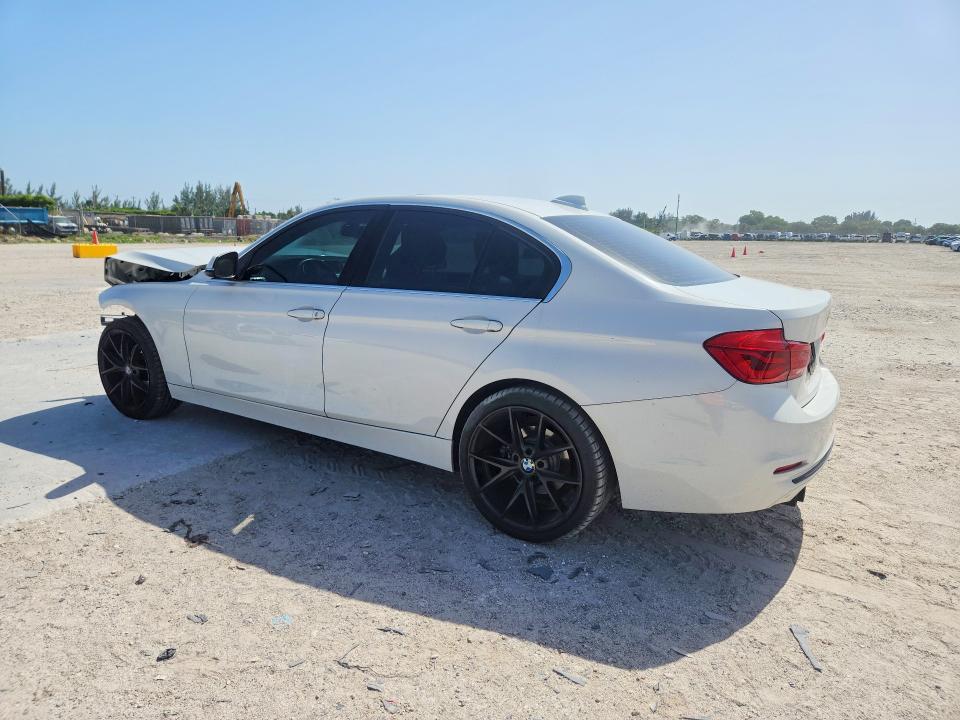 64761386 :رقم المزاد ، WBA8B9G5XJNU97966 vin ، 2018 Bmw 330 مزاد بيع