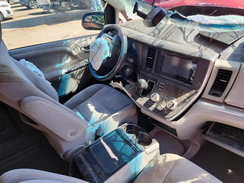 65588426 :رقم المزاد ، 5TDKZ3DC4HS896557 vin ، 2017 Toyota Sienna مزاد بيع