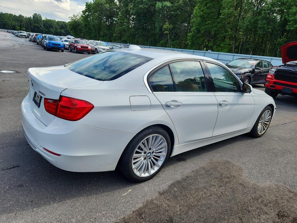 2013 Bmw 328 მანქანა იყიდება აუქციონზე, vin: WBA3B5C5XDF596780, აუქციონის ნომერი: 62634356