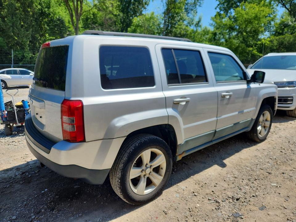 2011 Jeep Patriot მანქანა იყიდება აუქციონზე, vin: 1J4NF1GB6BD275881, აუქციონის ნომერი: 64016686