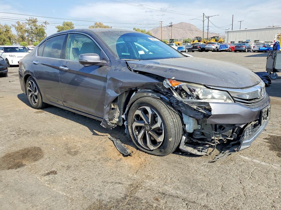 Продажа на аукционе авто 2017 Honda Accord, vin: 1HGCR2F87HA056892, номер лота: 63943076