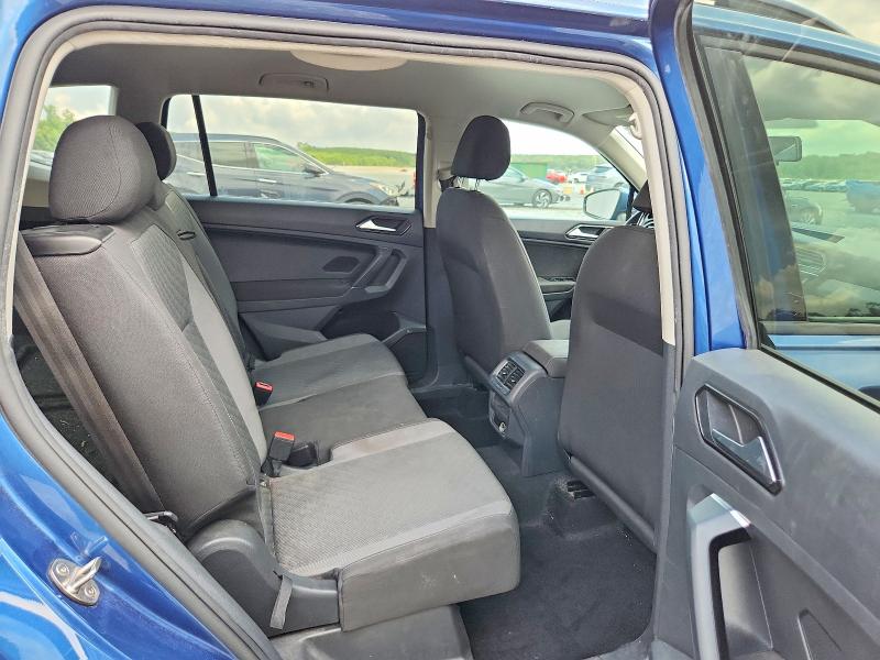 63697456 :رقم المزاد ، 3VV1B7AX0JM028822 vin ، 2018 Volkswagen Tiguan مزاد بيع