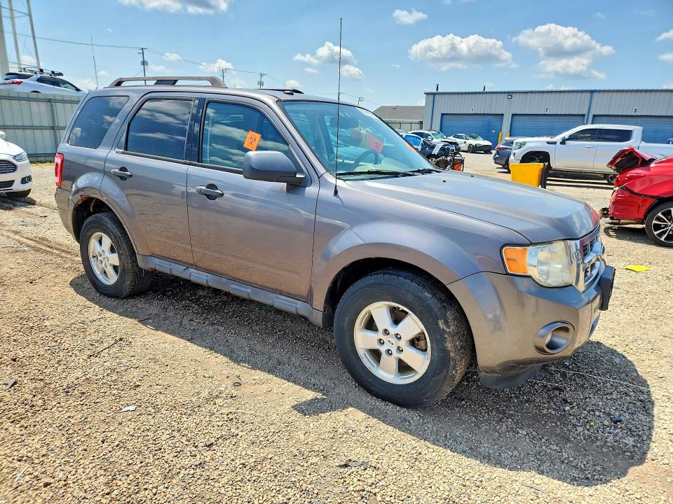 2010 Ford Escape მანქანა იყიდება აუქციონზე, vin: 1FMCU0DG9AKC28038, აუქციონის ნომერი: 63717086