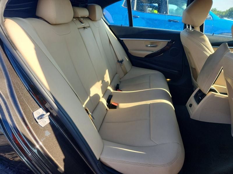 65301476 :رقم المزاد ، WBA8D9G51JNU71363 vin ، 2018 Bmw 330 مزاد بيع