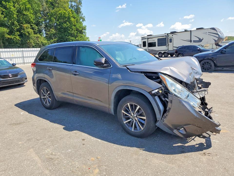 2018 Toyota Highlander მანქანა იყიდება აუქციონზე, vin: 5TDKZRFHXJS273848, აუქციონის ნომერი: 66547376