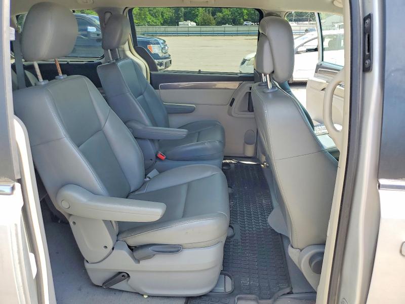 2010 Volkswagen Routan მანქანა იყიდება აუქციონზე, vin: 2V4RW3D18AR388179, აუქციონის ნომერი: 65462276