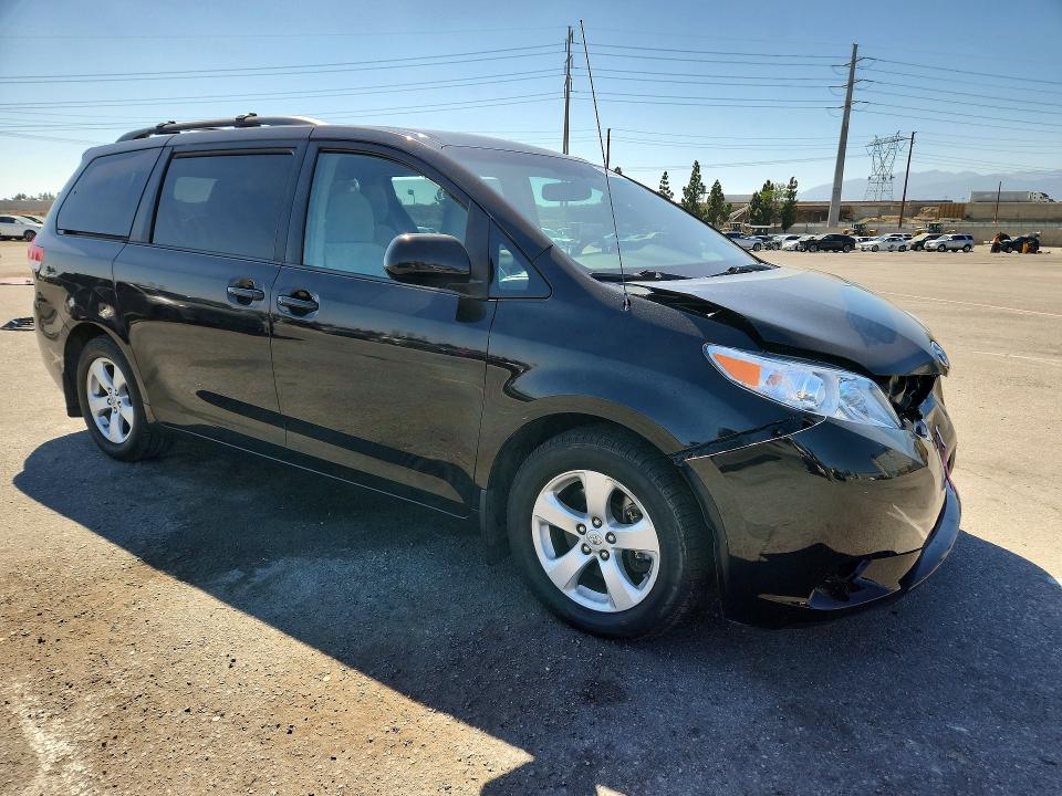63902546 :رقم المزاد ، 5TDKK3DC4DS300538 vin ، 2013 Toyota Sienna مزاد بيع