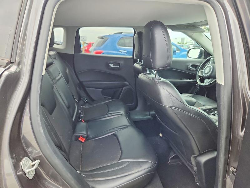 63909906 :رقم المزاد ، 3C4NJCBB3JT318315 vin ، 2018 Jeep Compass مزاد بيع