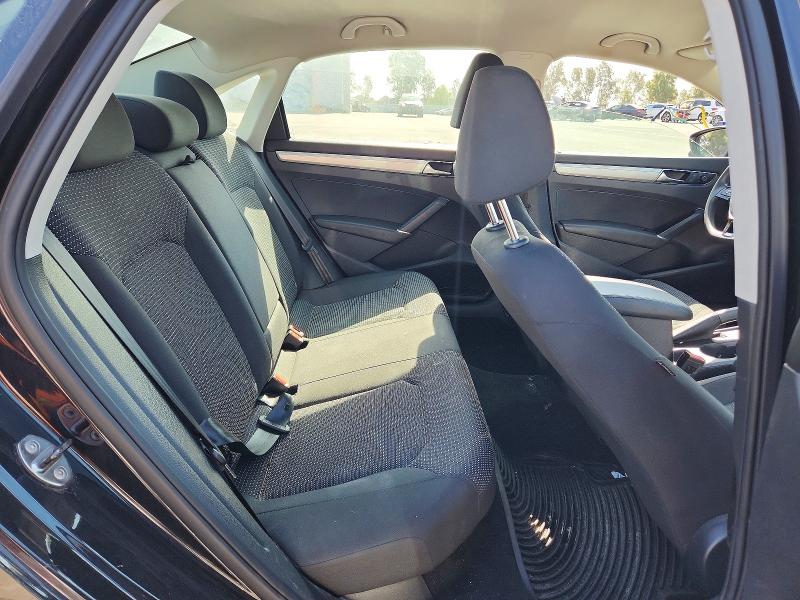 64653036 :رقم المزاد ، 1VWAT7A38HC020260 vin ، 2017 Volkswagen Passat مزاد بيع