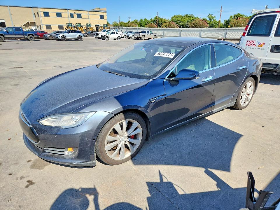 65445826 :رقم المزاد ، 5YJSA1H21FFP76259 vin ، 2015 Tesla Model S مزاد بيع