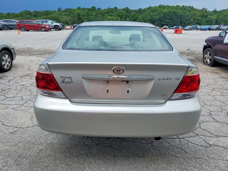 63823126 :رقم المزاد ، 4T1BF30K05U614410 vin ، 2005 Toyota Camry مزاد بيع