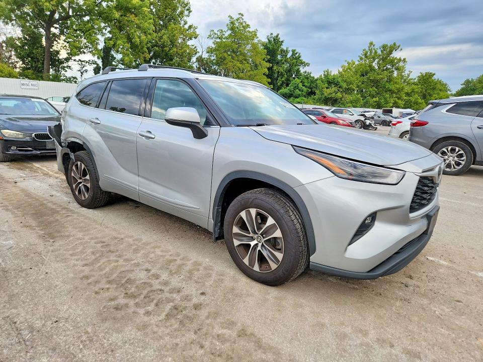 Продаж на аукціоні авто 2022 Toyota Highlander, vin: 5TDGZRBH7NS582422, номер лоту: 65127336