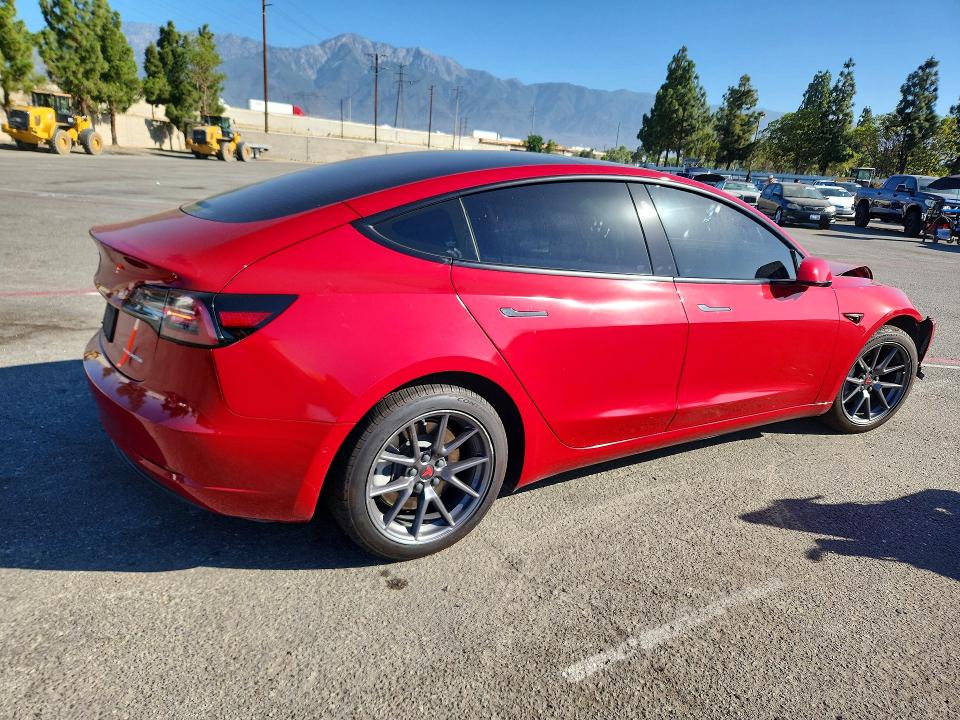 63531426 :رقم المزاد ، 5YJ3E1EB1MF998584 vin ، 2021 Tesla Model 3 مزاد بيع