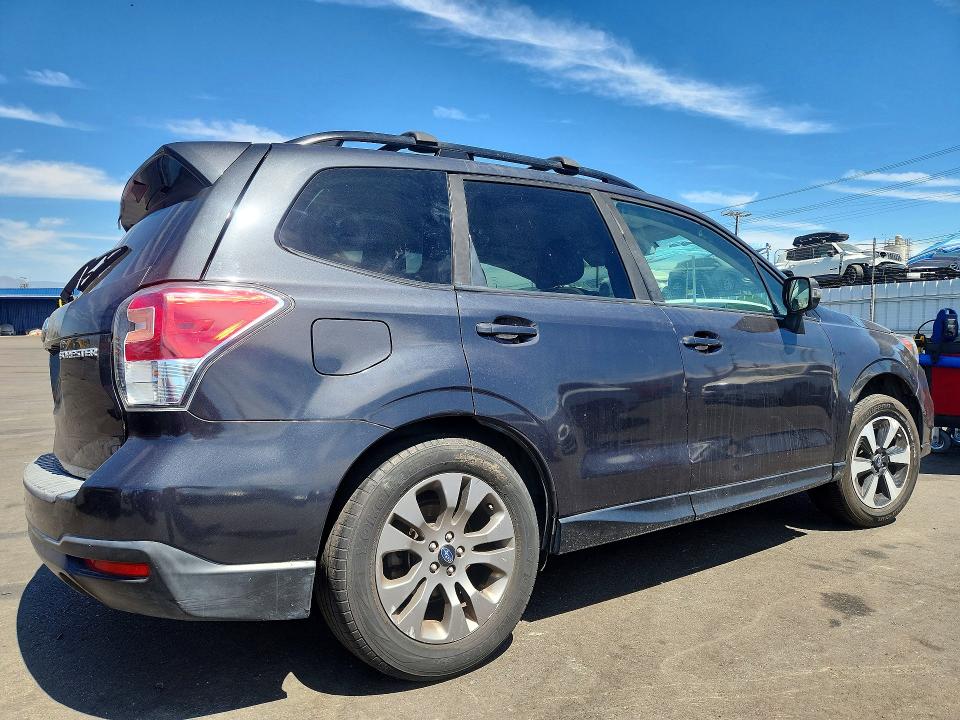 Продаж на аукціоні авто 2018 Subaru Forester, vin: JF2SJAGC5JH601307, номер лоту: 65695896