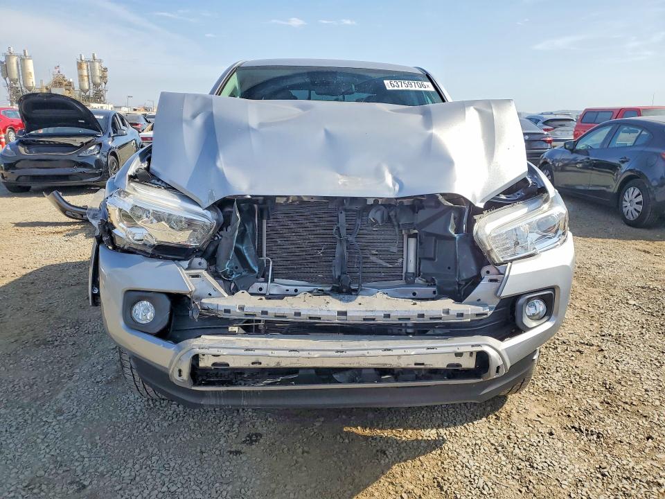63759706 :رقم المزاد ، 5TFAZ5CN5MX114555 vin ، 2021 Toyota Tacoma مزاد بيع