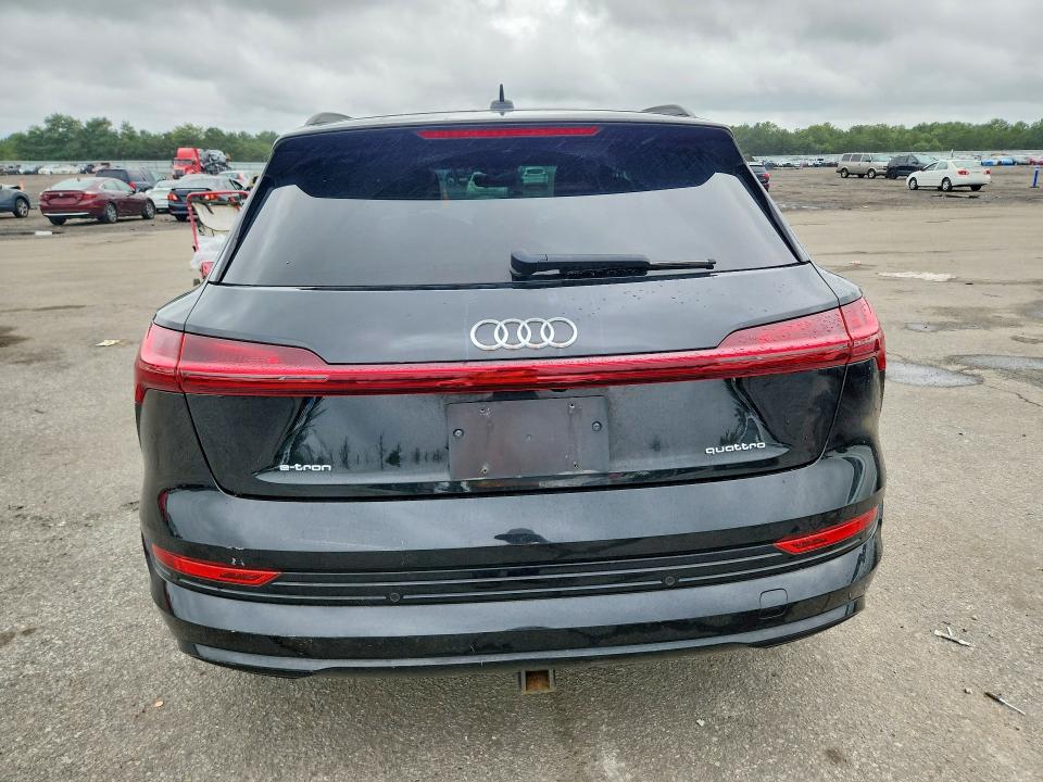 Продажа на аукционе авто 2021 Audi E-tron, vin: WA1LAAGE7MB001541, номер лота: 65941986