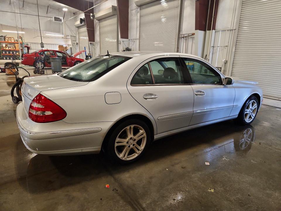 66483136 :رقم المزاد ، WDBUF83J65X169486 vin ، 2005 Mercedes-benz E مزاد بيع