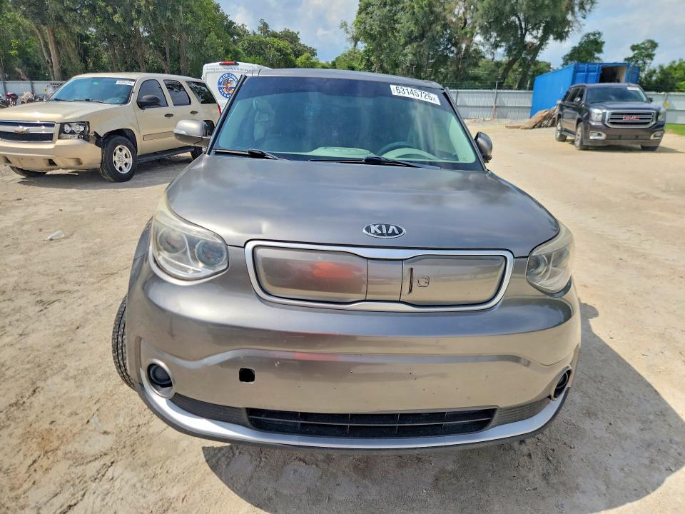 63145726 :رقم المزاد ، KNDJP3AE9J7026665 vin ، 2018 Kia Soul Ev مزاد بيع