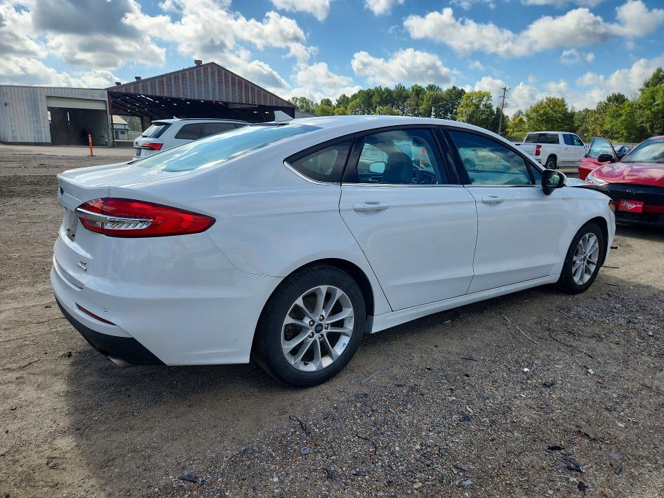 64804396 :رقم المزاد ، 3FA6P0HD7LR143714 vin ، 2020 Ford Fusion مزاد بيع