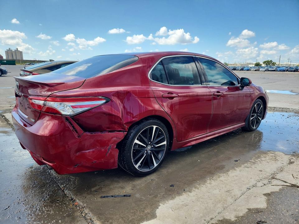 2018 Toyota Camry მანქანა იყიდება აუქციონზე, vin: 4T1B61HK4JU586873, აუქციონის ნომერი: 65035716