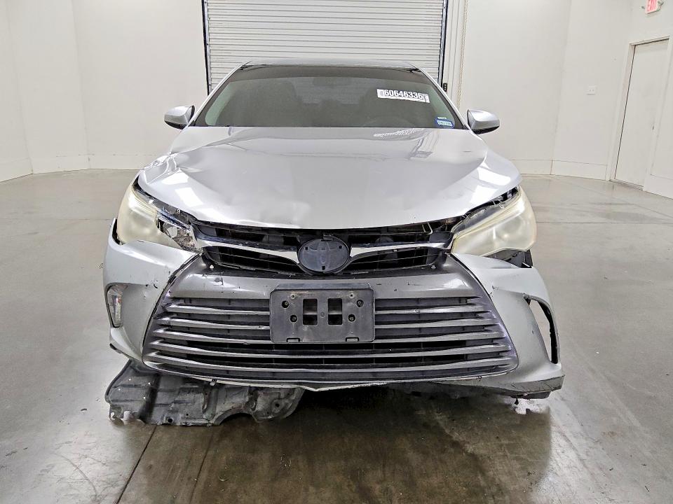 60646336 :رقم المزاد ، 4T1BF1FK1FU004576 vin ، 2015 Toyota Camry مزاد بيع