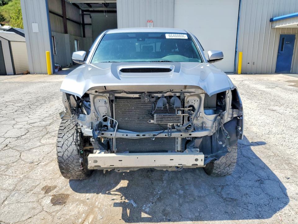 66460806 :رقم المزاد ، 5TFCZ5AN0LX217070 vin ، 2020 Toyota Tacoma مزاد بيع