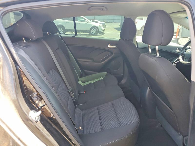 64078056 :رقم المزاد ، KNAFK5A81H5686843 vin ، 2017 Kia Forte5 مزاد بيع